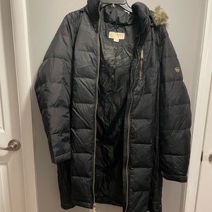 Michael Kors Down puffer coat size 1X black faux fur detachable hood